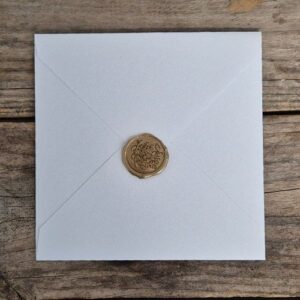 partecipazioni matrimonio quadrata bianca con un invito